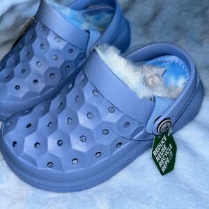 Cozy Blue Kids' Slippers with Plush Lining
